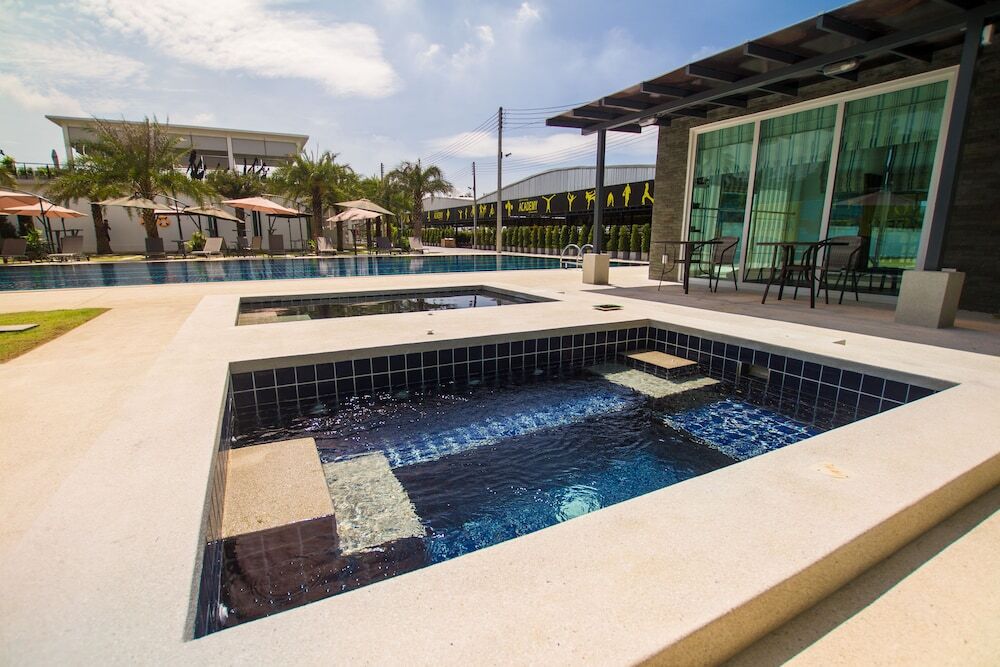 Саттахип: Luxury 5br Pool Villa and Sport Center