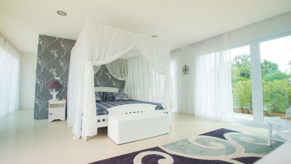 Саттахип: Luxury 5br Pool Villa and Sport Center