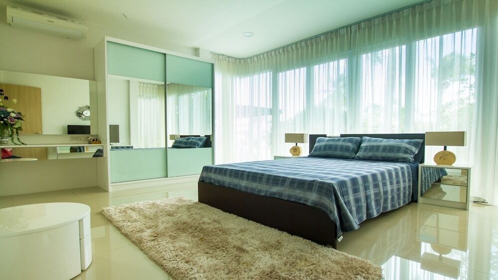 Саттахип: Luxury 5br Pool Villa and Sport Center