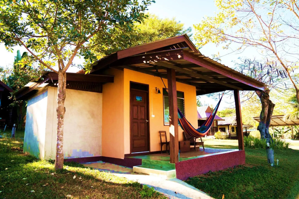 Паи: The Moon at Pai