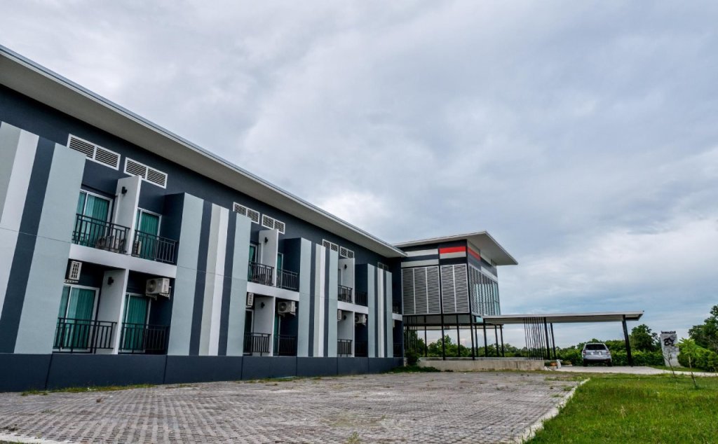 Лансака: B3 Hotel