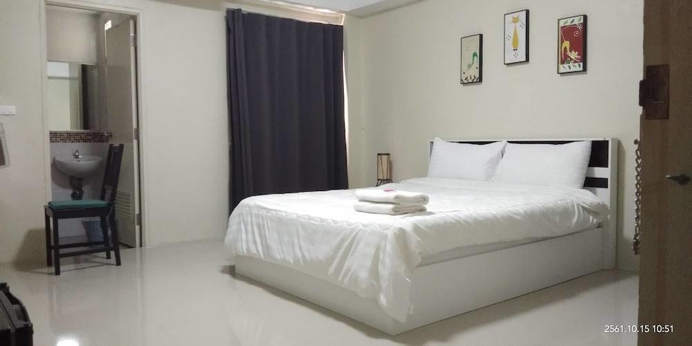 Банг Пхли: The Suvarnabhumi Apartment