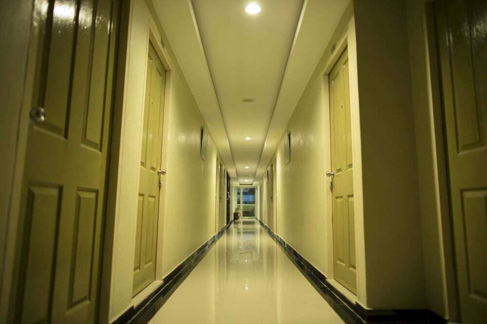 Банг Пхли: The Suvarnabhumi Apartment