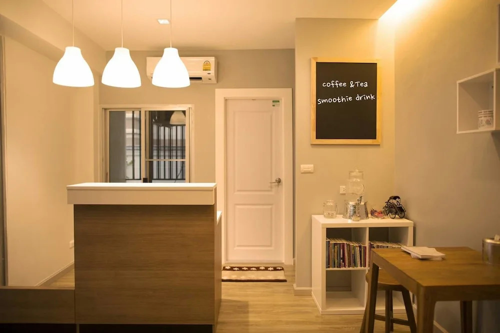 Банг Пхли: The Suvarnabhumi Apartment