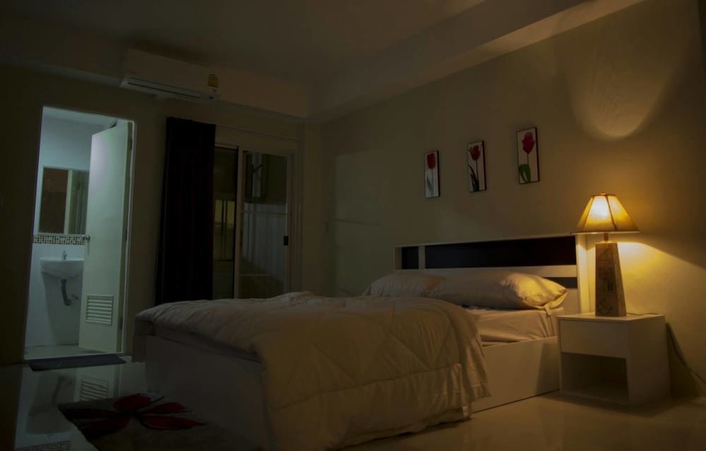 Банг Пхли: The Suvarnabhumi Apartment