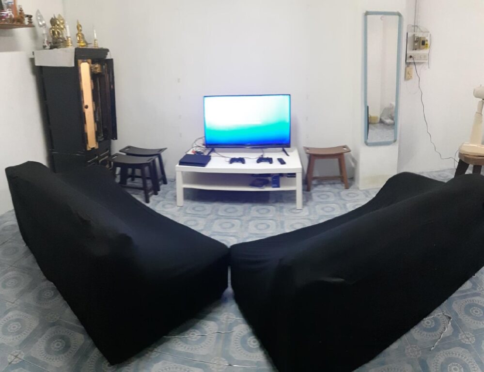 Остров Тау: Abyss Hostel