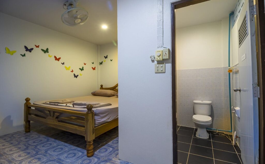 Остров Тау: Abyss Hostel