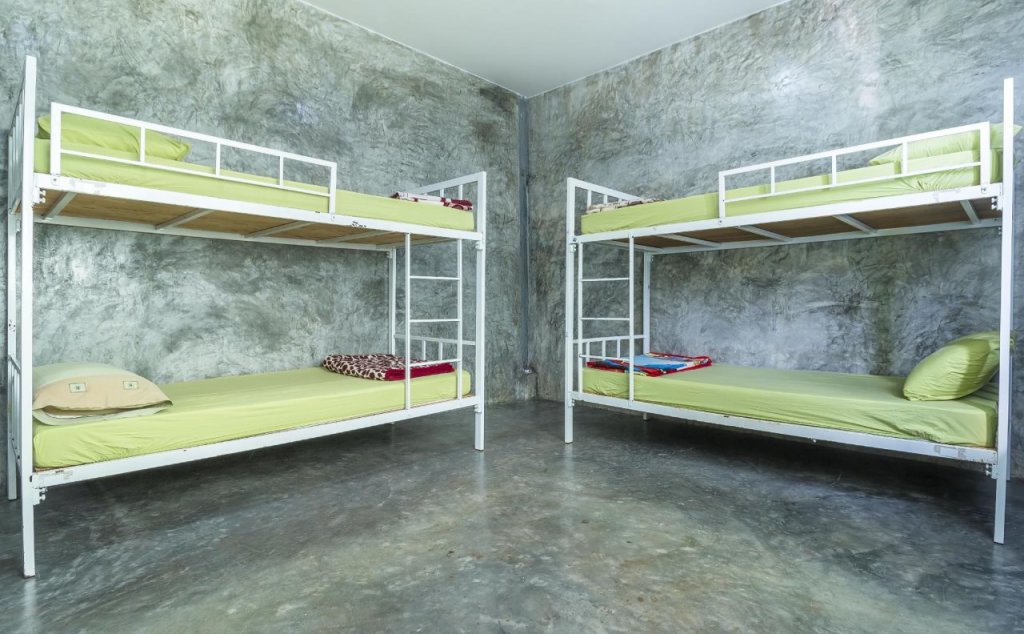 Остров Тау: Abyss Hostel