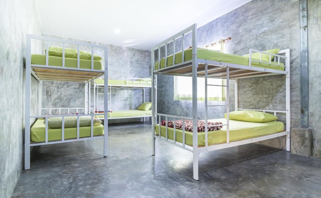 Остров Тау: Abyss Hostel