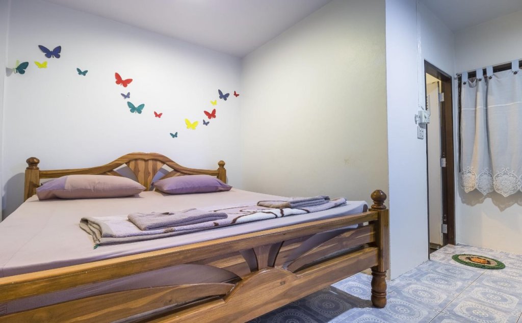 Остров Тау: Abyss Hostel