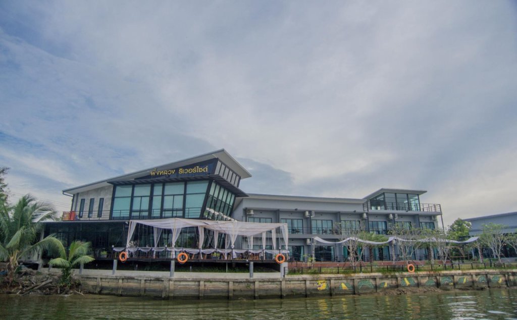 Столичный район Чантхабури: Phuengluang Riverside Hotel Chanthaburi