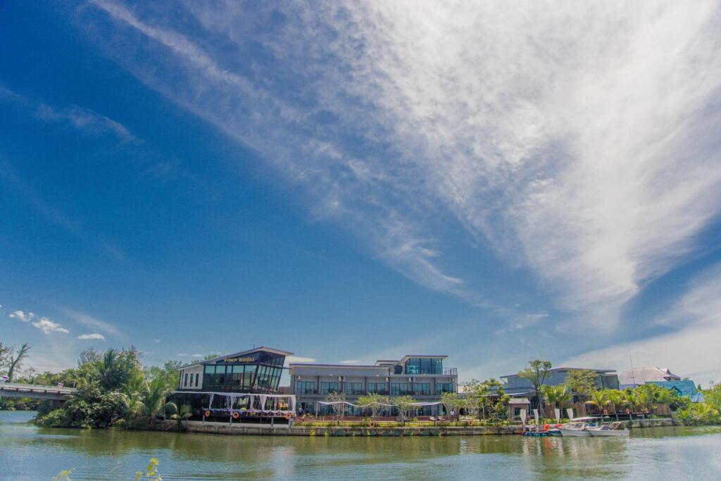 Столичный район Чантхабури: Phuengluang Riverside Hotel Chanthaburi