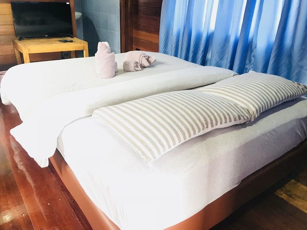 Буенг Сам Пхан: We Care Resort