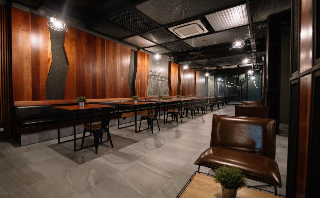 Муанг: The Arbern Hostel x Bistro