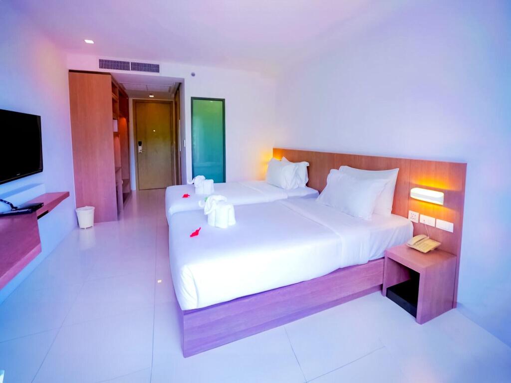 Муанг: Phoenix Hotel Karon Beach