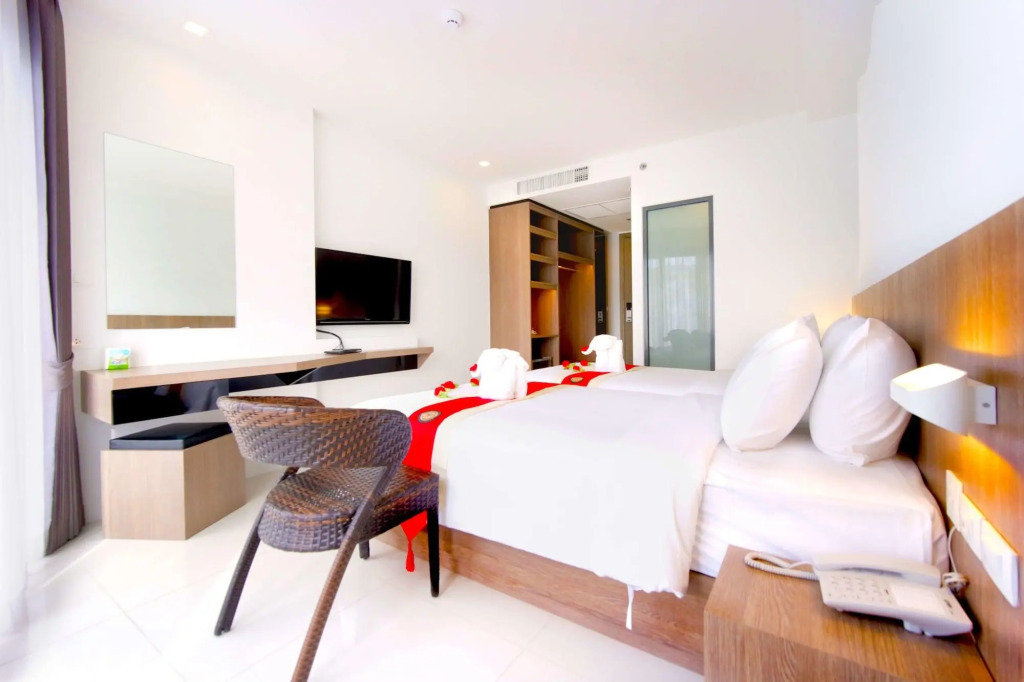 Муанг: Phoenix Hotel Karon Beach