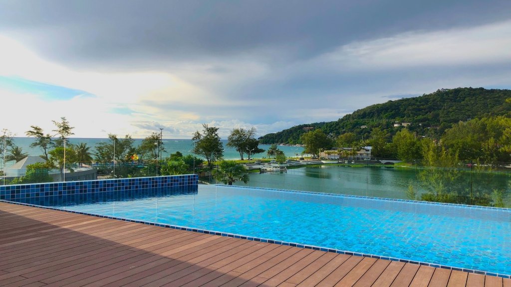Муанг: Phoenix Hotel Karon Beach