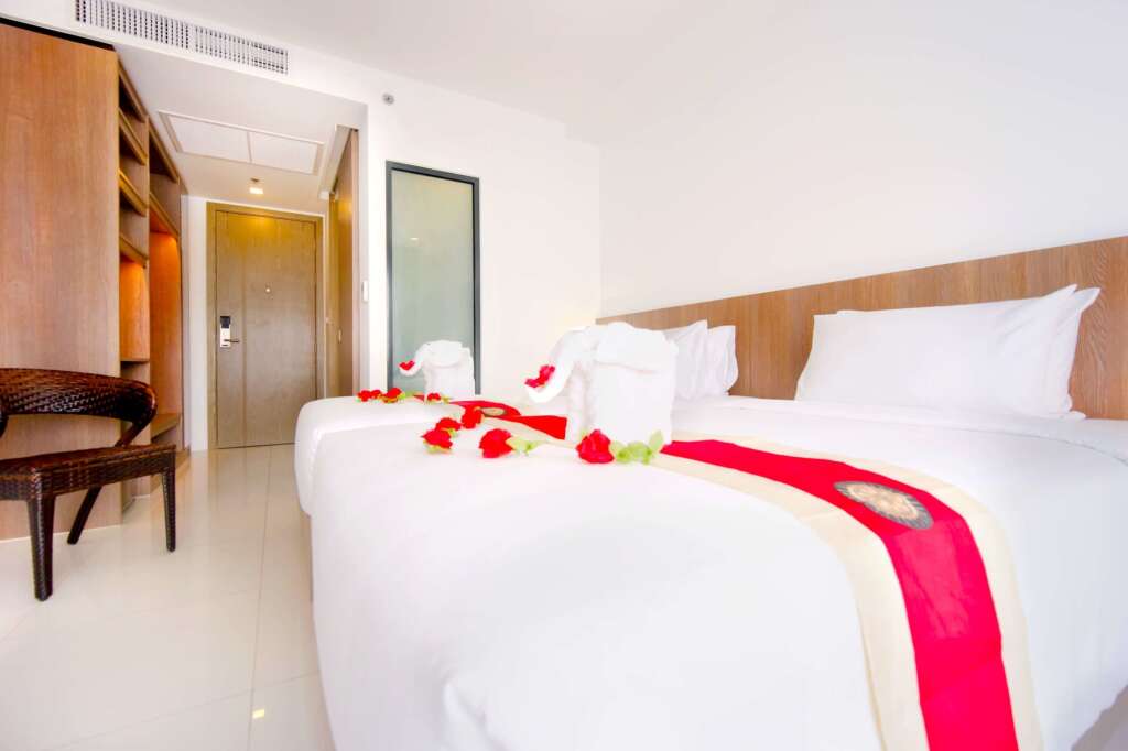Муанг: Phoenix Hotel Karon Beach