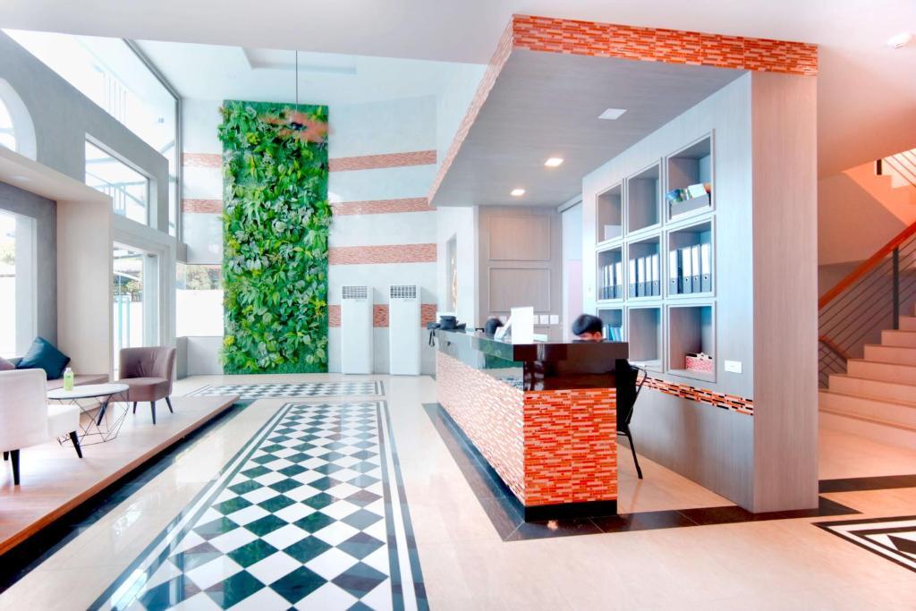 Муанг: Phoenix Hotel Karon Beach
