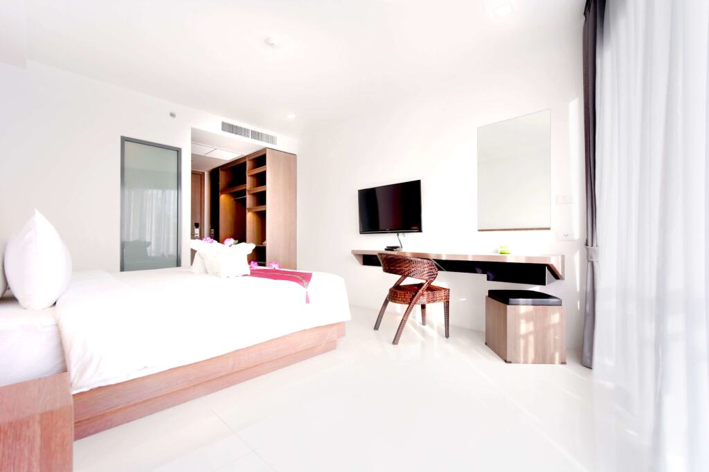 Муанг: Phoenix Hotel Karon Beach