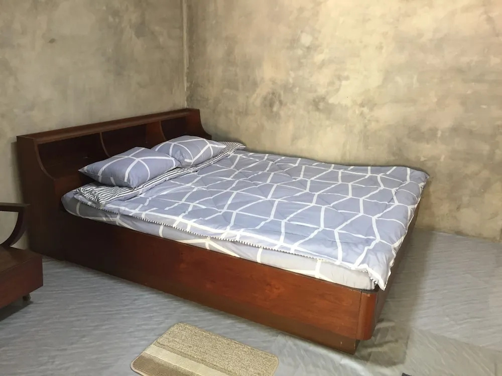Пхаяу: Grandmom At Phayao House