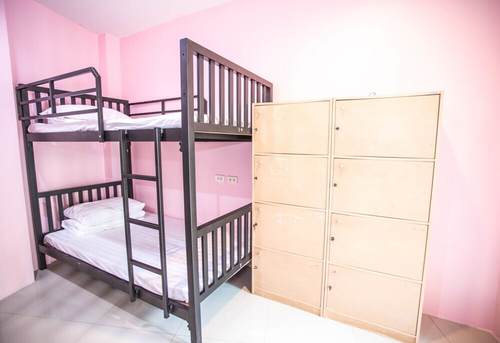 Кату: Five hundred miles Hostel