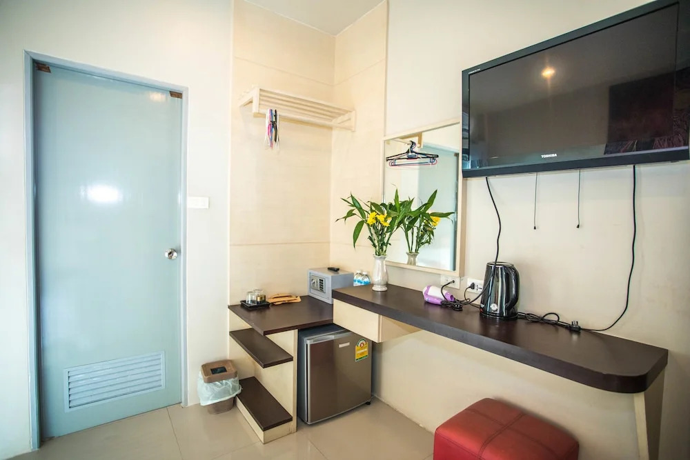 Кату: Five hundred miles Hostel