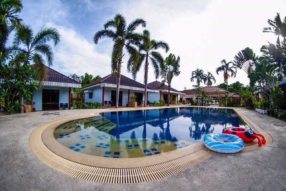 Тхаланг: MaikhaoBeach Home