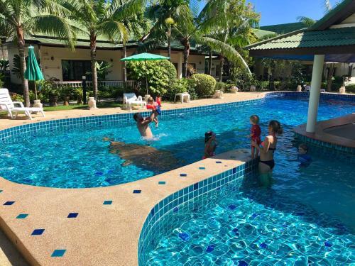 Муанг: Chalong Oasis Resort & Spa