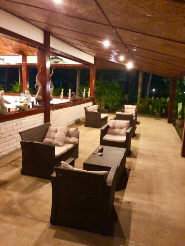 Муанг: Chalong Oasis Resort & Spa
