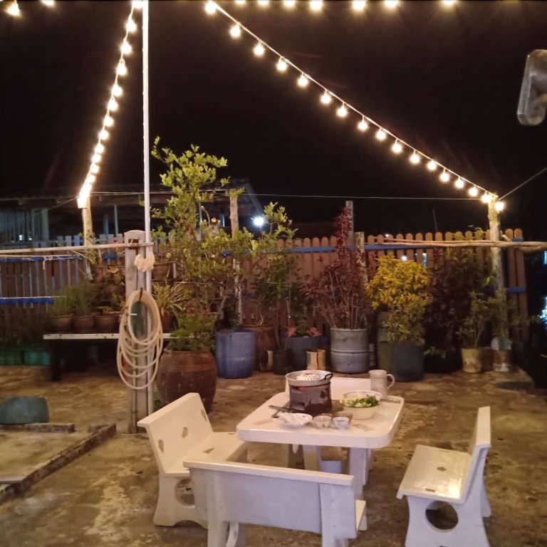 Чумпхон: Rub Lom Chom Klong  by Fisherman Village