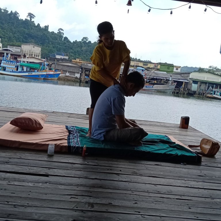 Чумпхон: Rub Lom Chom Klong  by Fisherman Village
