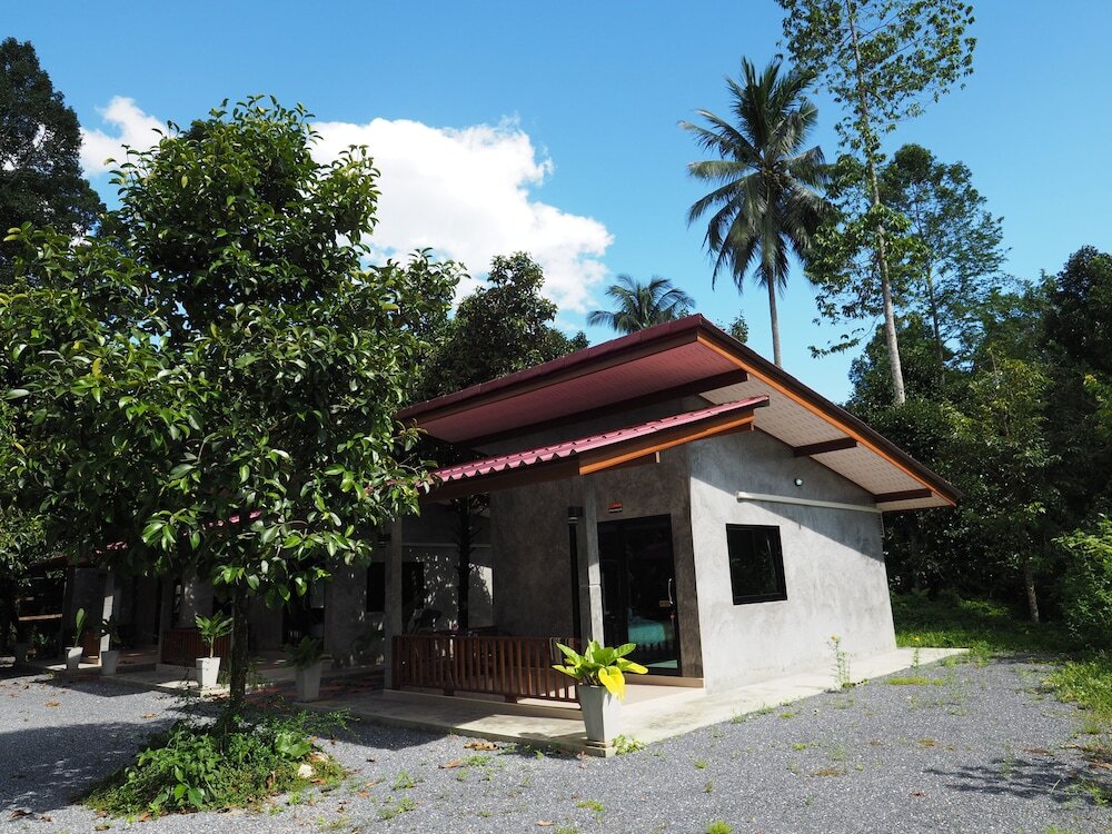 Лансака: Baan Keree Thara Khiri Wong