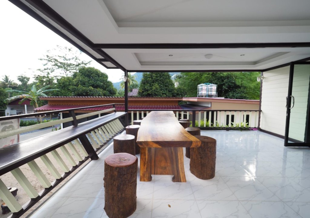 Лансака: Bong Valley Khiri Wong