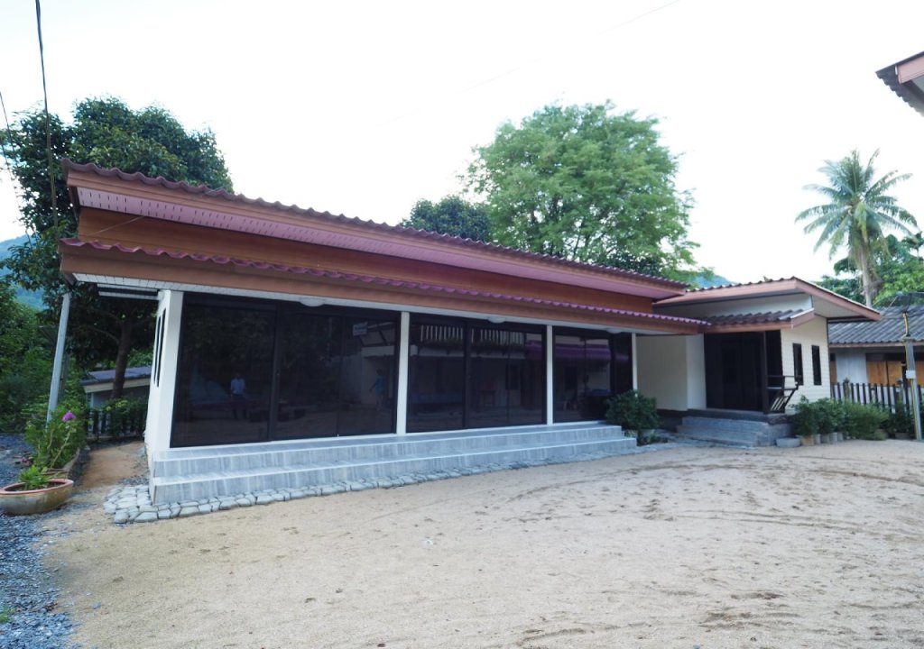 Лансака: Bong Valley Khiri Wong