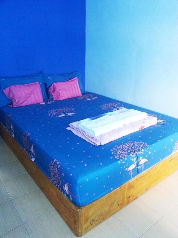 Чаам: Yai Shop & Rooms