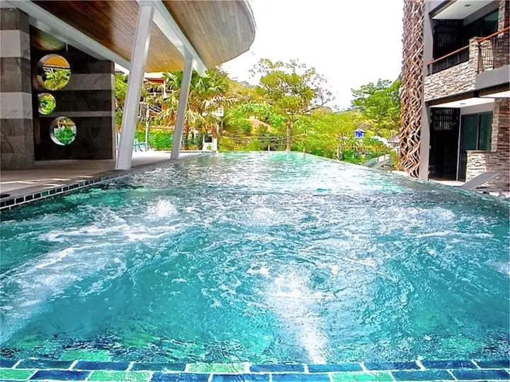 Emerald Patong 2 bedrooms Apartment with Terrace — фото 1