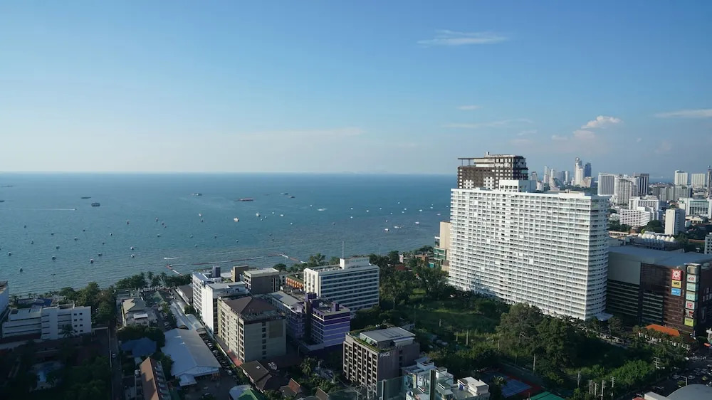 Паттайя: The Base Central Pattaya BY U Plus