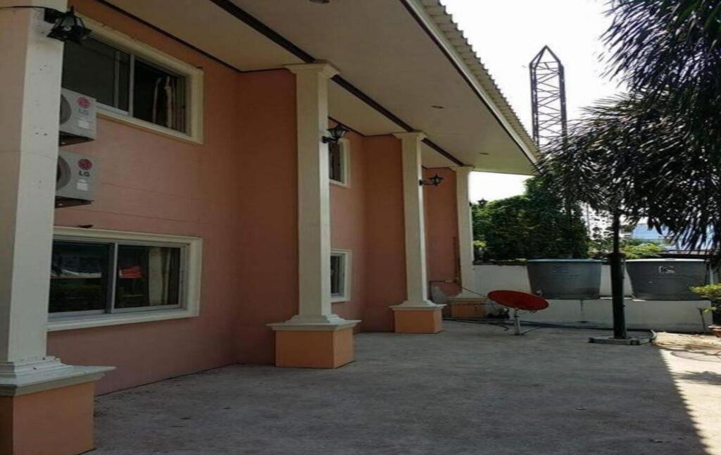 Прачинбури: Narasiri Service Apartment