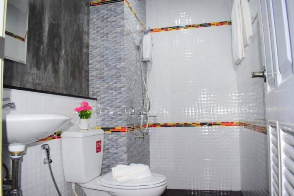 Тхаланг: Isayarada Apartment