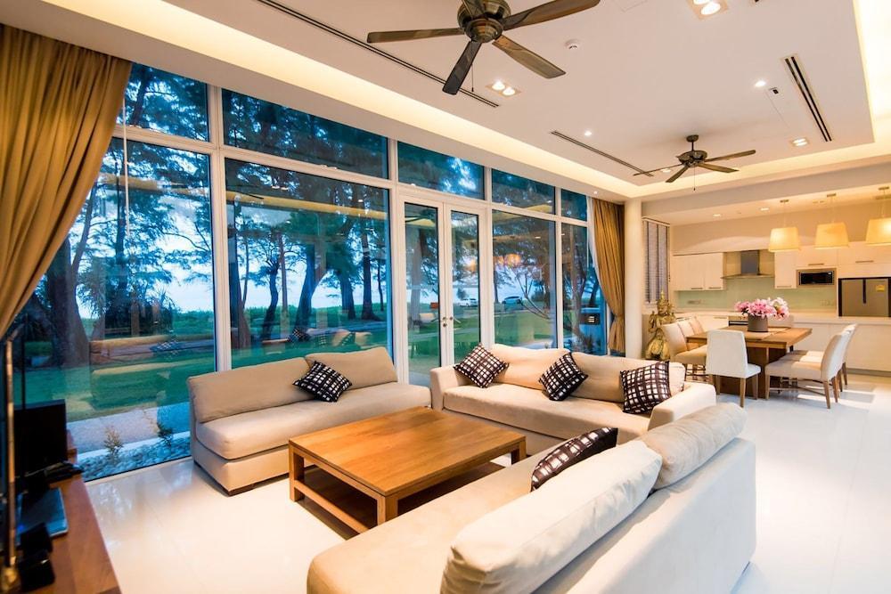Тхаланг: Excellence Beachfront Villa