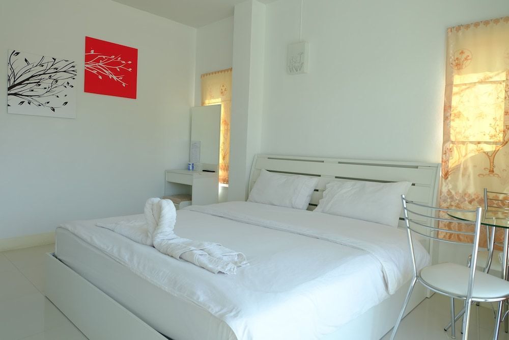 Мей-Сот: R J House Resort