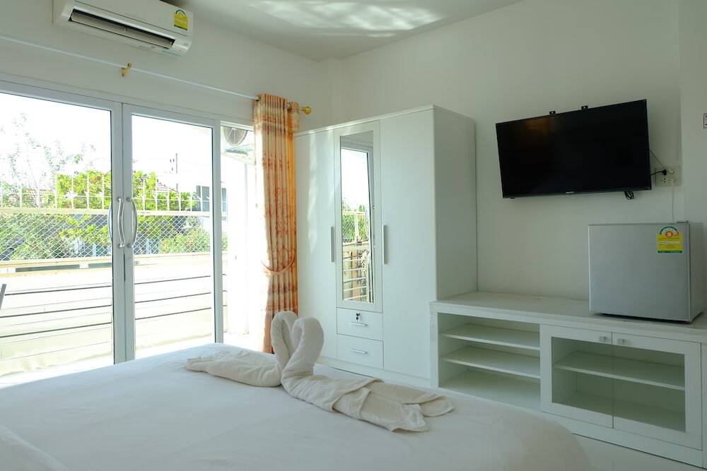 Мей-Сот: R J House Resort