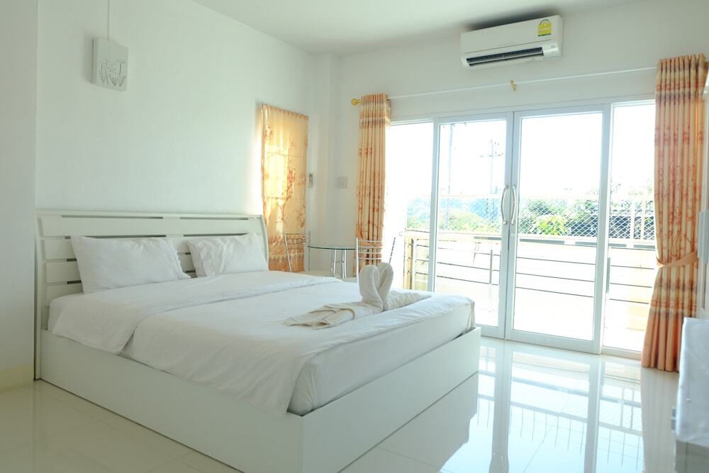 Мей-Сот: R J House Resort