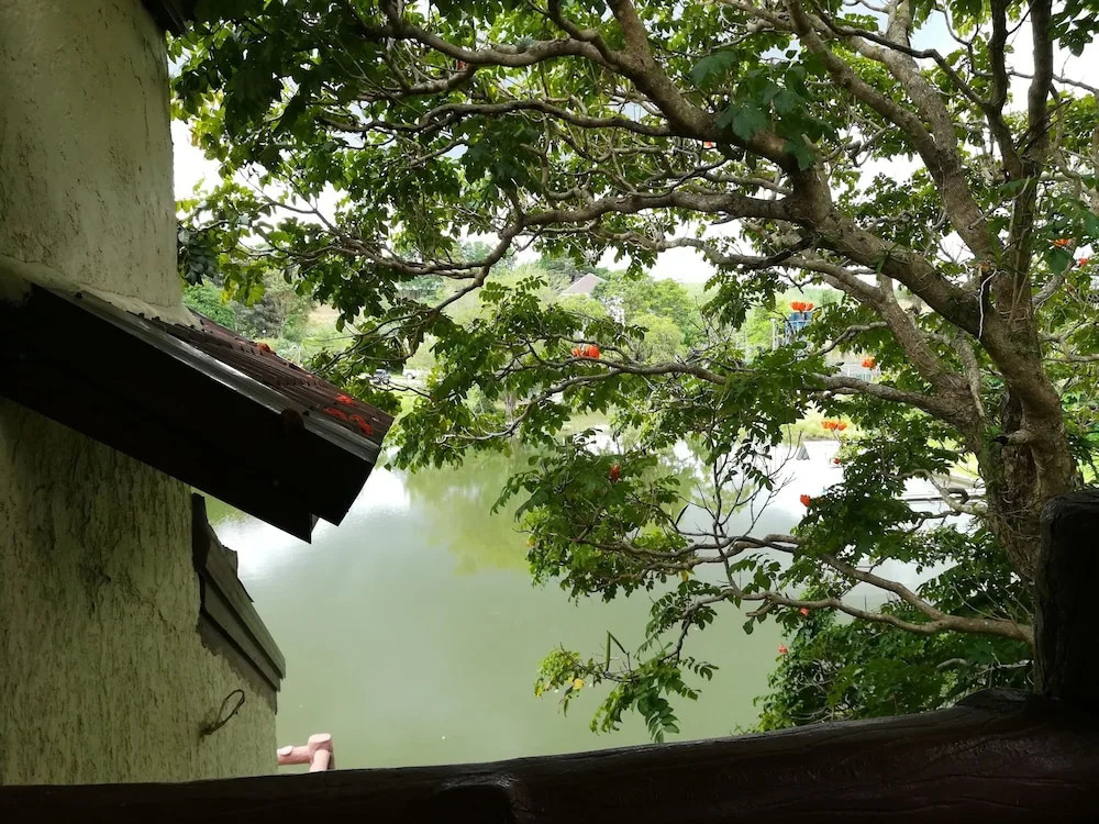 Кхэм Сон: Green Hills Home