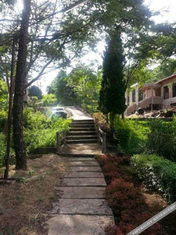 Кхэм Сон: Green Hills Home