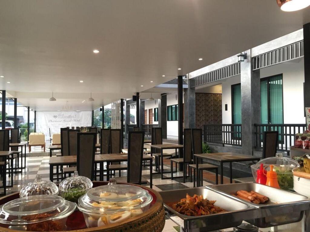 Мей-Сот: Phetcharat Grand Hotel Maesot
