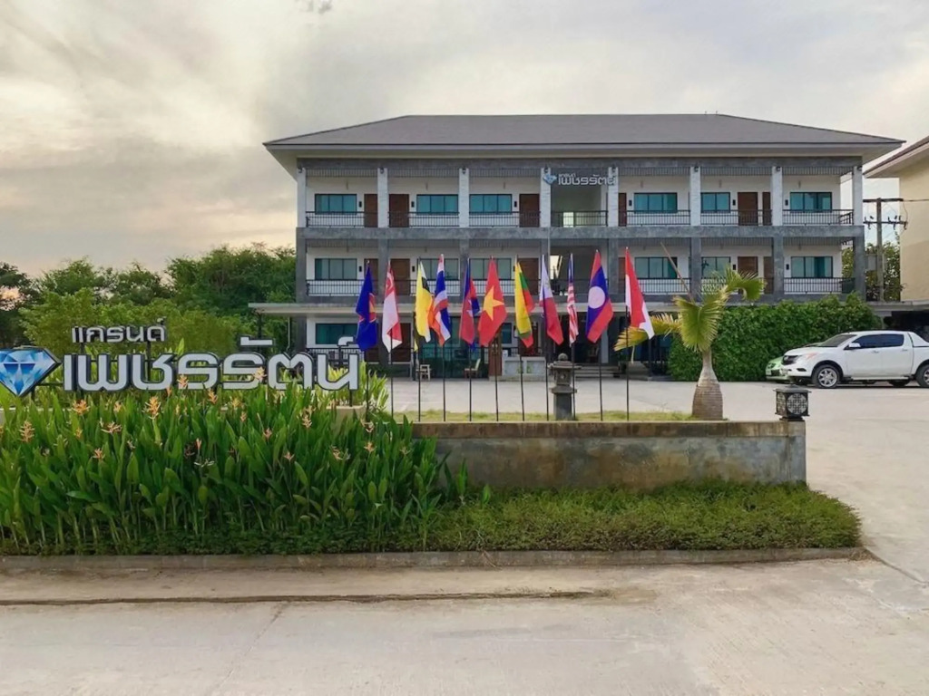 Мей-Сот: Phetcharat Grand Hotel Maesot