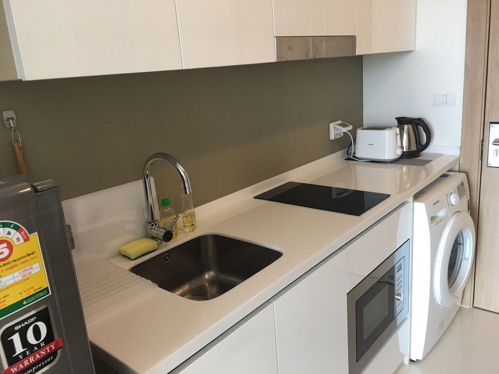 Паттайя: Frank's Condo at Riviera Wongamat