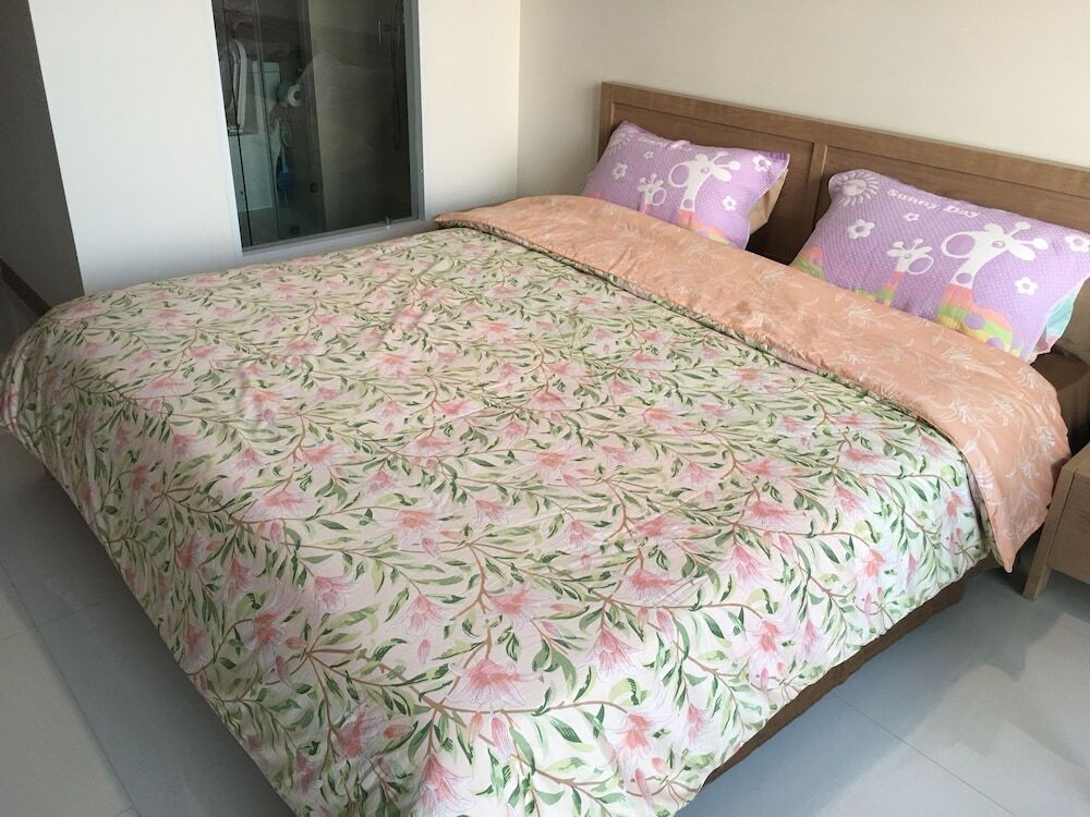 Паттайя: Frank's Condo at Riviera Wongamat